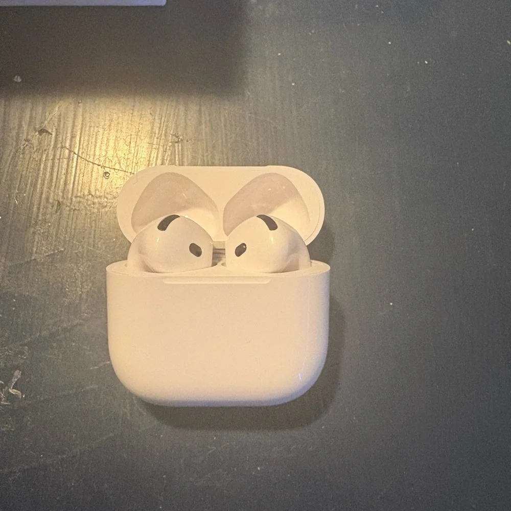 Apple AirPod 4s (SEND BEST OFFERS)